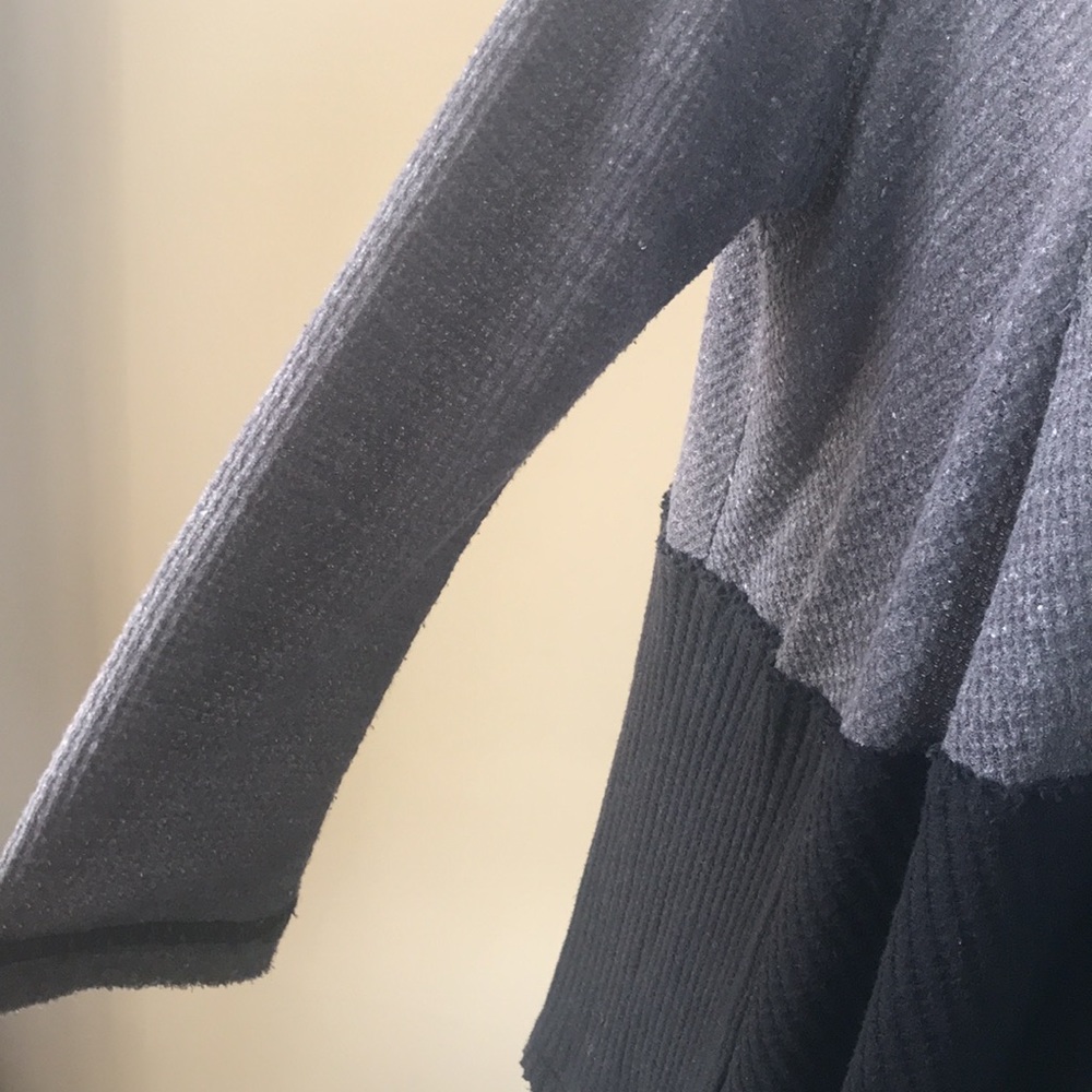 We the Free Black & Gray Color Block Thermal - Picture 5 of 10
